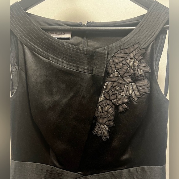 Black, Anne Klein formal (above knee) dress with embroidery. Sz 6 - Picture 2 of 3